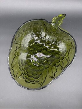 Indiana Glass Grape Shaped Bowl Avocado Green Vintage